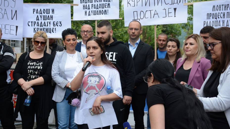 protest srba u zvečanu