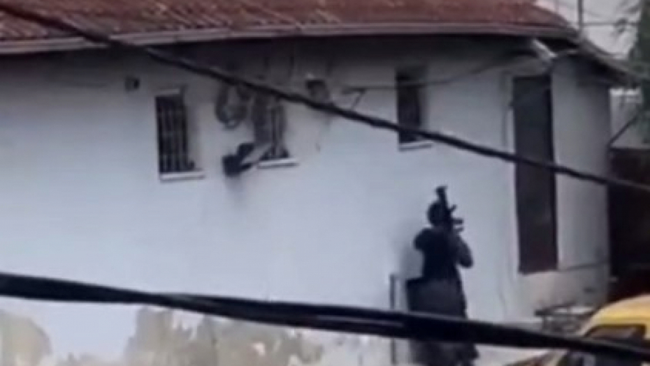 Specijalac ROSU razbija kamere