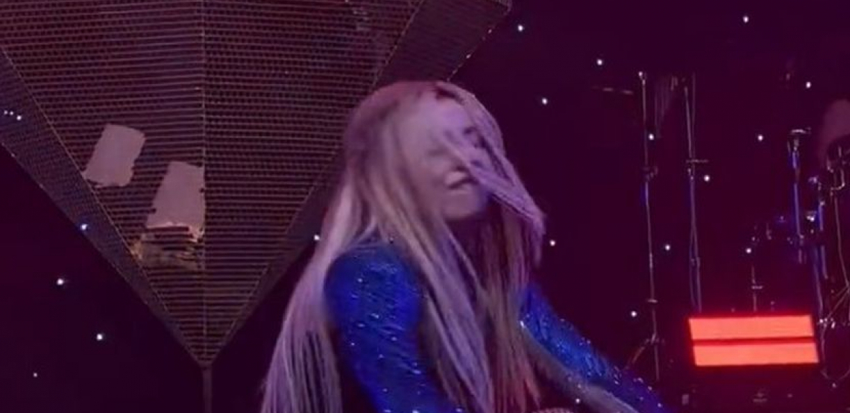 Albanska pevačica dovila šamar na nastupu