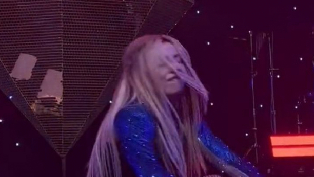 Albanska pevačica dovila šamar na nastupu