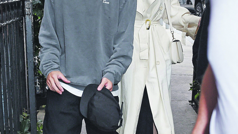 Anđa fura torbu od 2.700 evra