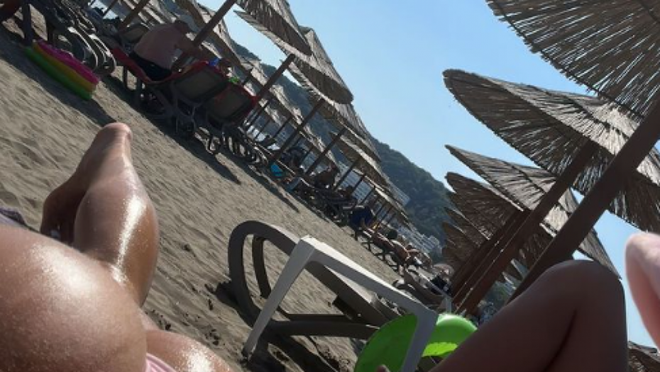 Skinula se Ema Radujko