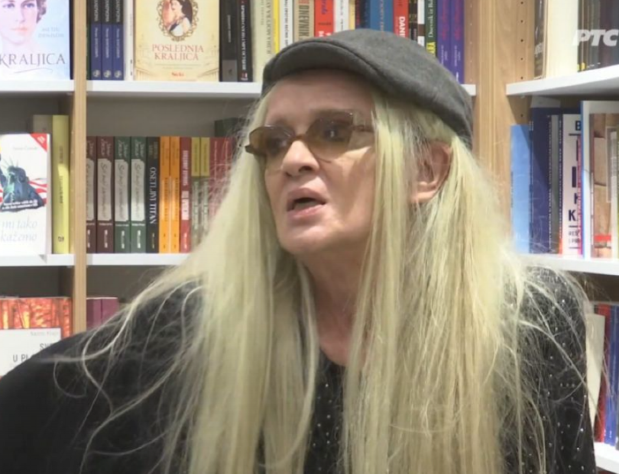 Bebi Dol prvi put u javnosti nakon spekulacija da je bankrotirala