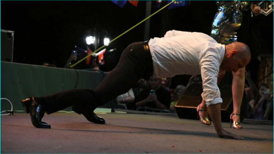 Topalko radi sklekove