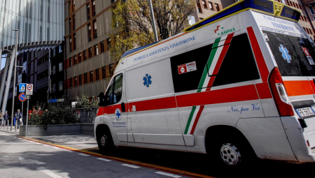 Italijanska spasilačka ekipa trenutno traga za 40 migranata koji se vode kao nestali nakon brodoloma gumenog čamca u Sicilijanskom moreuzu, blizu obale Tunisa