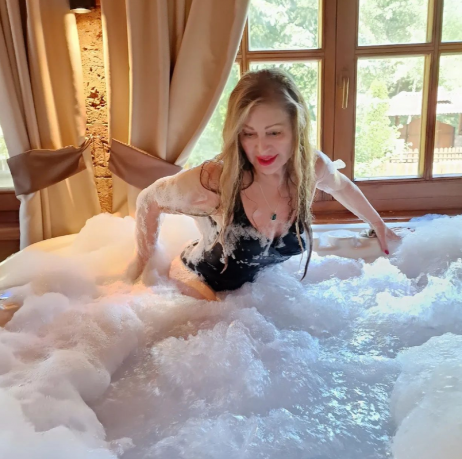 Skinula se Danica Maksimović