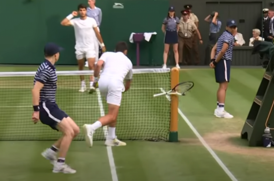 Novak Đoković lomi reket