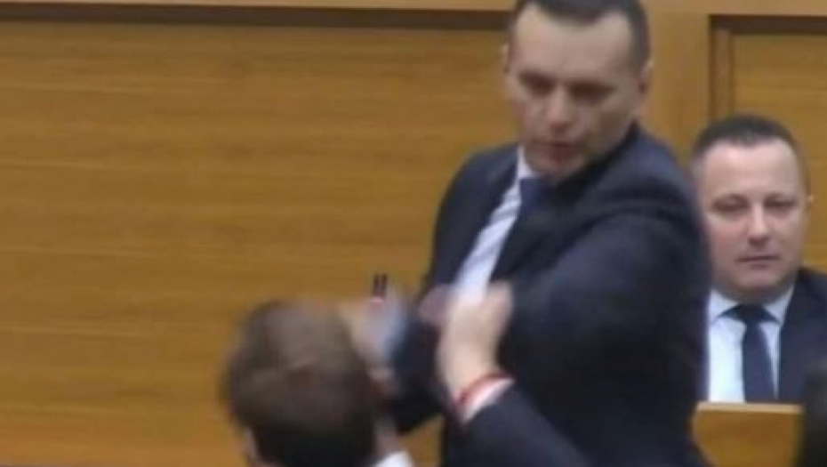 Šamaranje Draška Stanivukovića