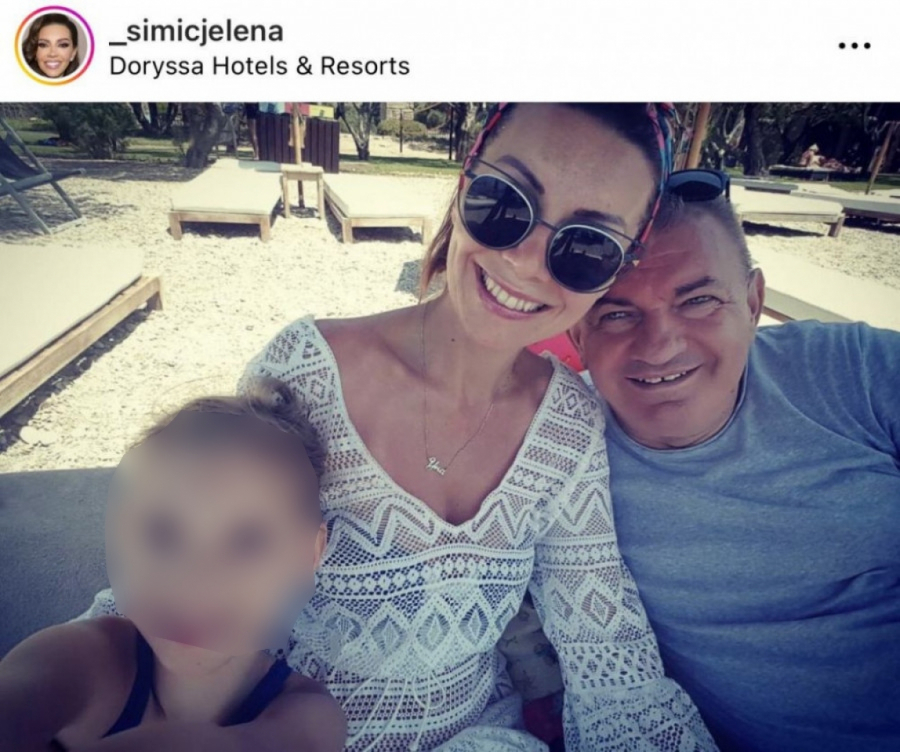 Jelena Simić sa ćerkom i mužem