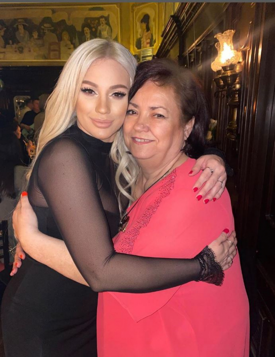 Ana Kokić sa majkom