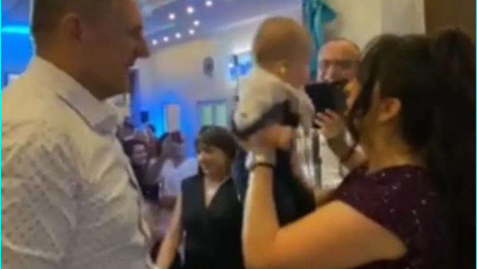 Topalko peva na veselju 