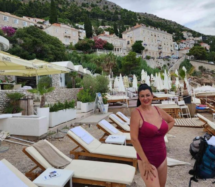 Saška Karan na moru sa porodicom