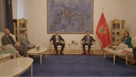 Crna Gora je i formalno ušla u zonu političkog apsurda, a čelni ljudi Crne Gore koji je fotelje zahvatili na ruševinama ekspertske prevare Zdravka Krivokapića nastavlja da pravi sprdnju od institucija, ustava i zdravog razuma.