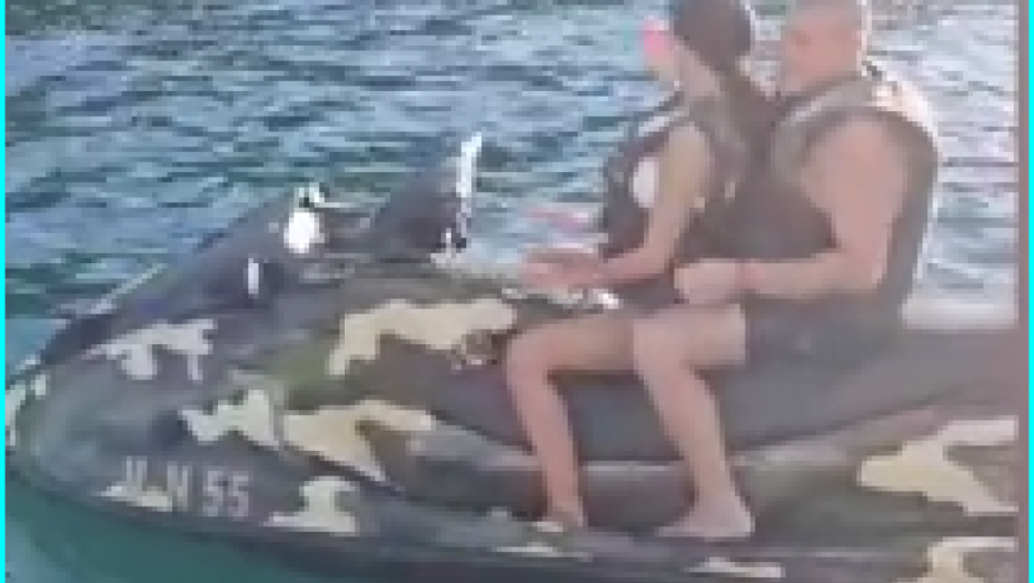 Maja i Mikiša na skuteru 