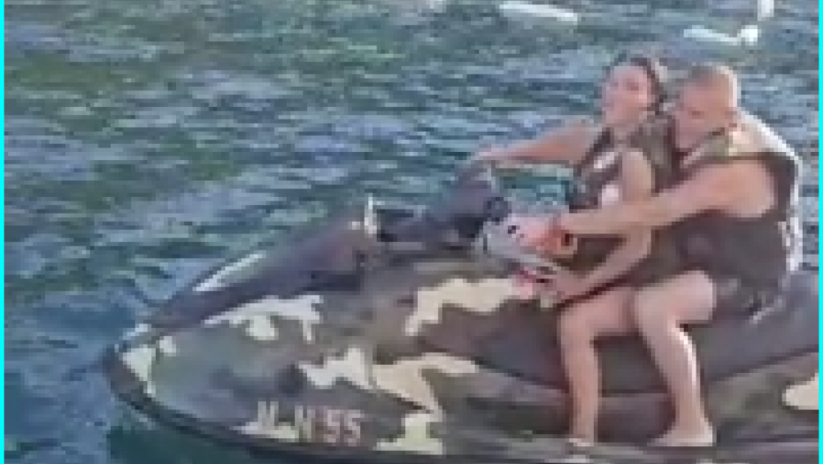 Maja i Mikiša na skuteru 