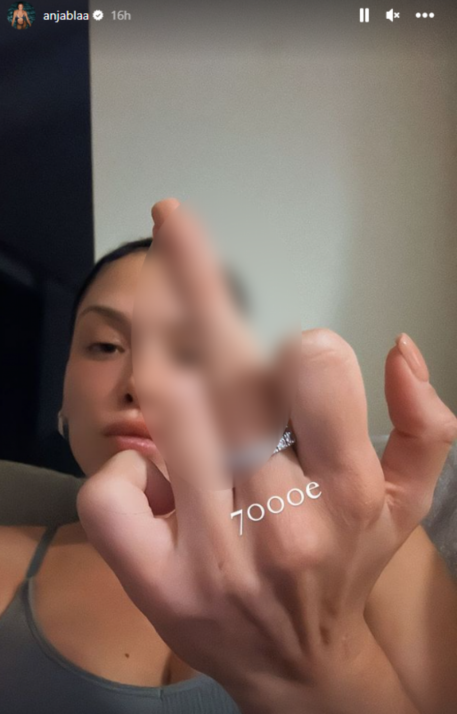 Anja Bla pokazala srednji prst