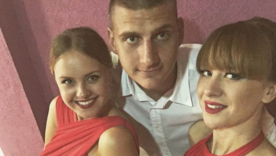 Nikola Jokić sa ženom