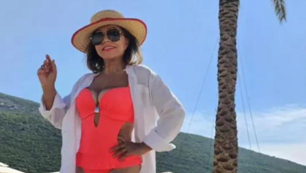 Neda Ukraden u kupaćem