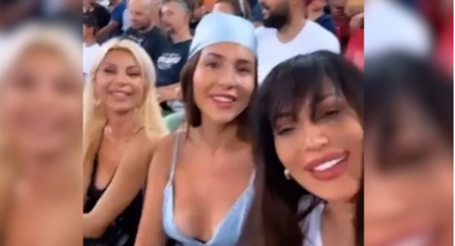 Anastasija i Ceca na tribinama