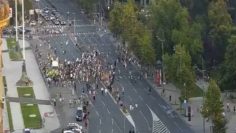 Protest u Beogradu ispred Skupštine