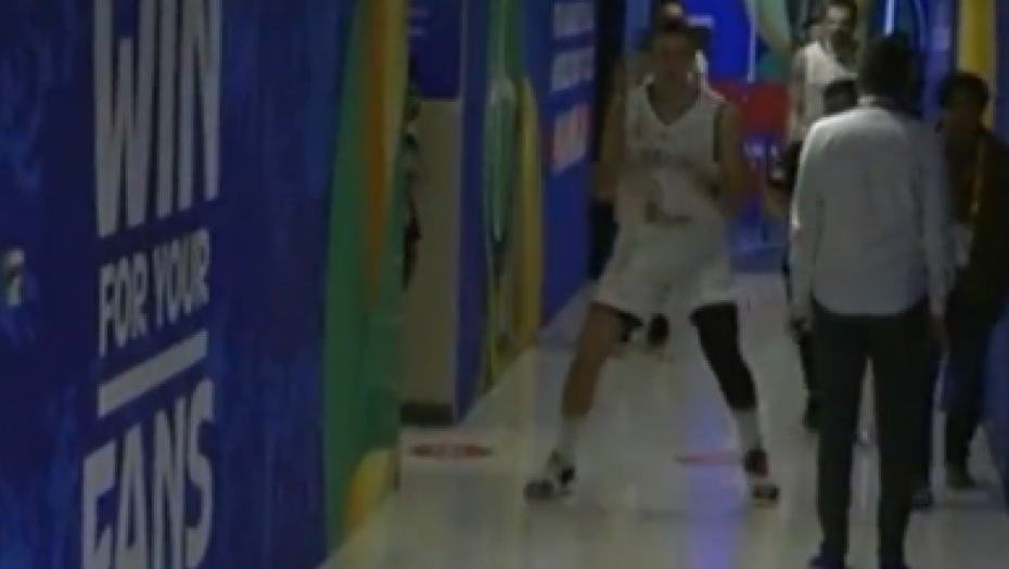 Nikola Jović boksuje