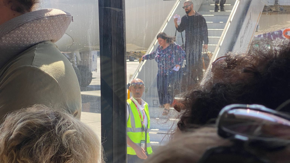 Porodica Adaktar na aerodromu