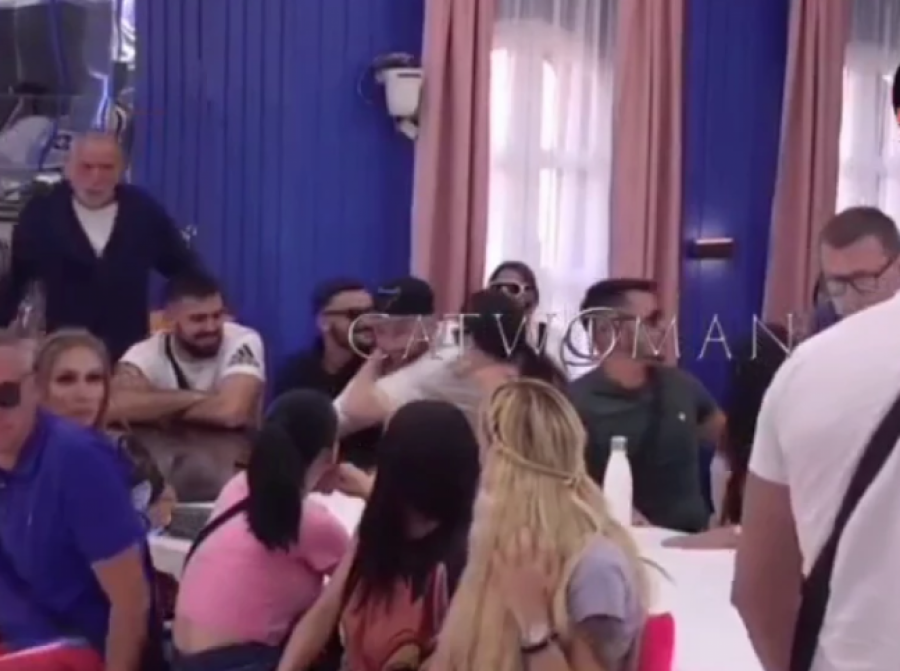 Lepi Mića pljuje Uroša