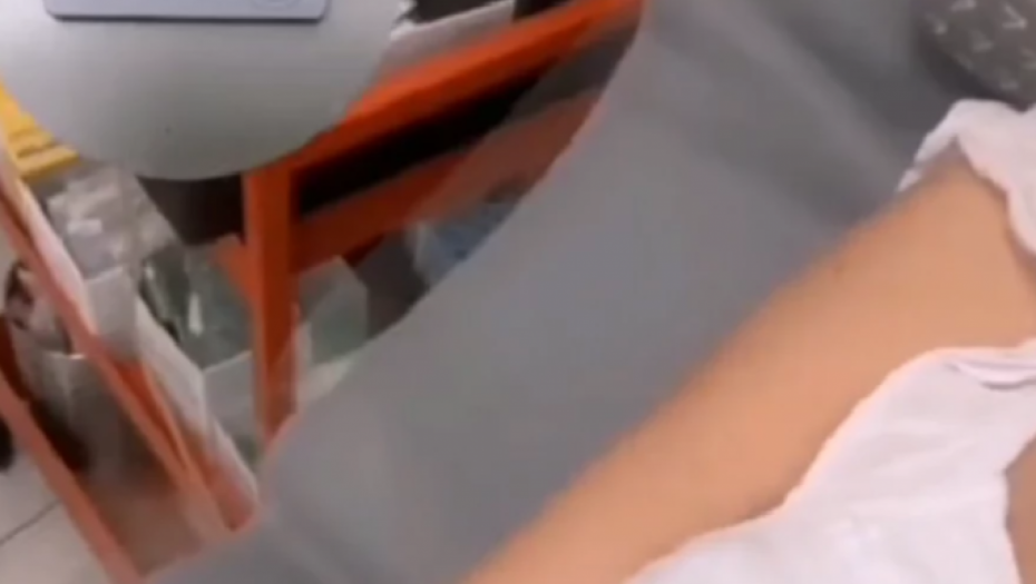 Kija Kockar priključena na infuziju