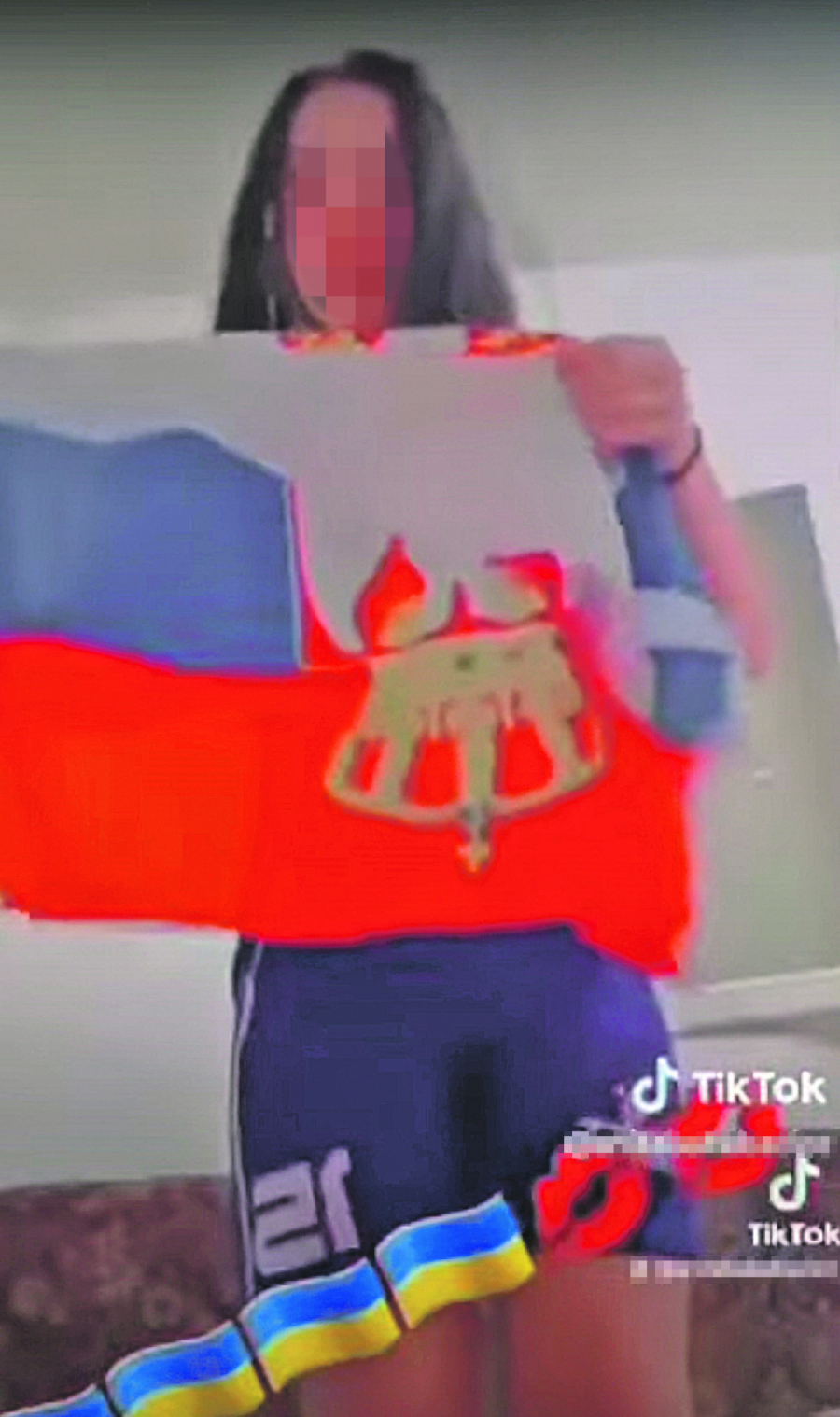 maloletnica iz Bara pljuje i cepa zastavu Srbije