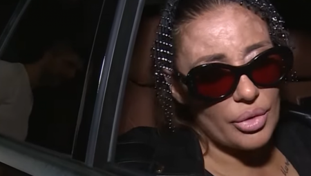 Pesmu je otpevala na prednjem sedištu automobila, u intimnoj atmosferi, a svaka reč zvuči kao da dolazi iz najdubljih slojeva njene duše