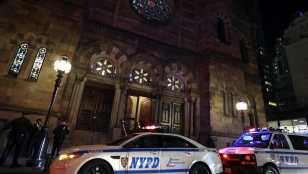 Policija Njujorka ispred sinagoge