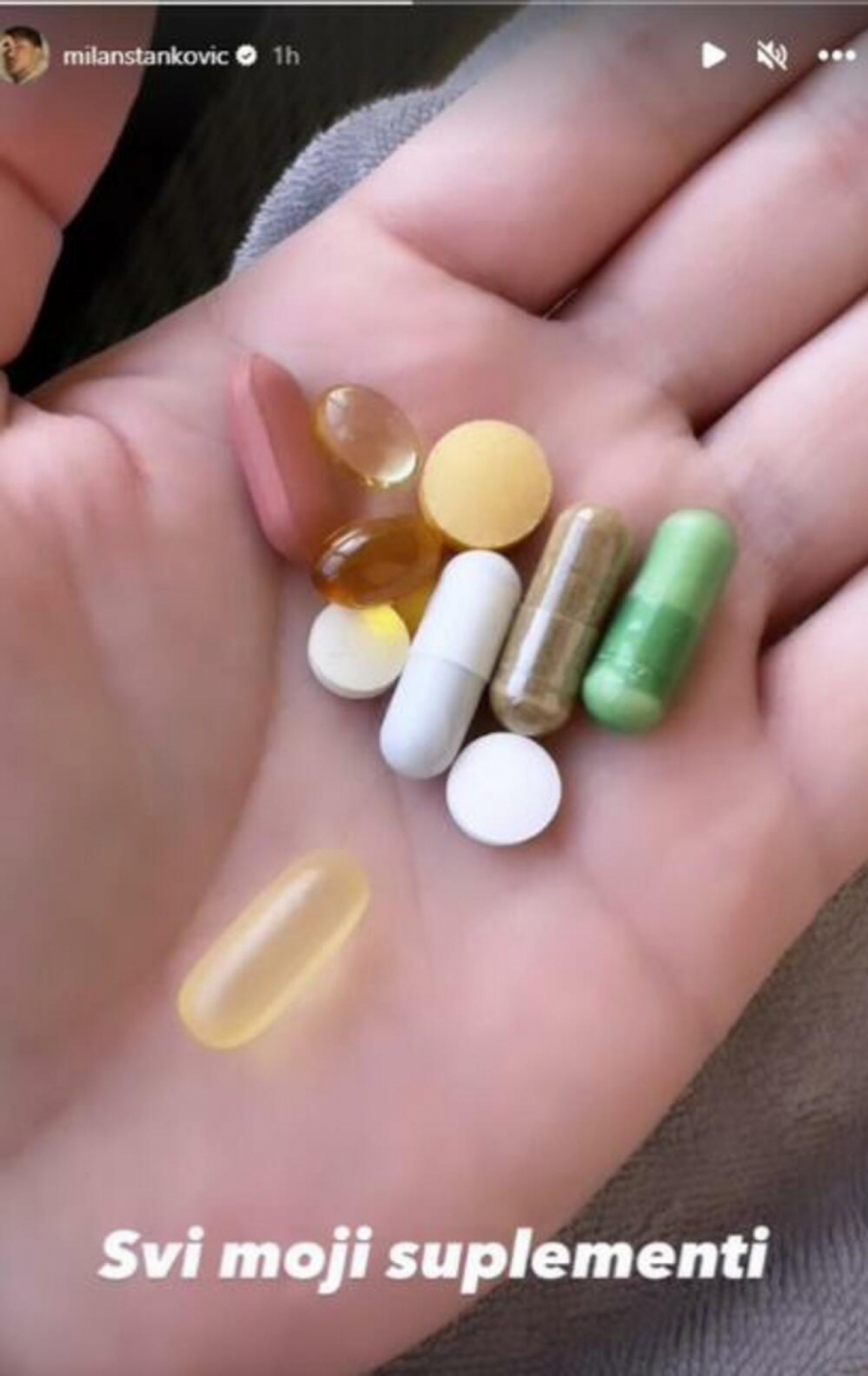 Milan Stanković pije tablete