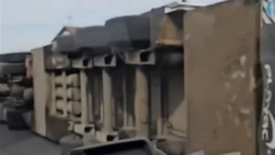 Svinje ispale iz kamiona