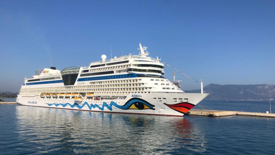 Čovek preskočio brod