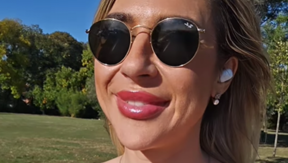 Jovana Jeremić vozi rolere