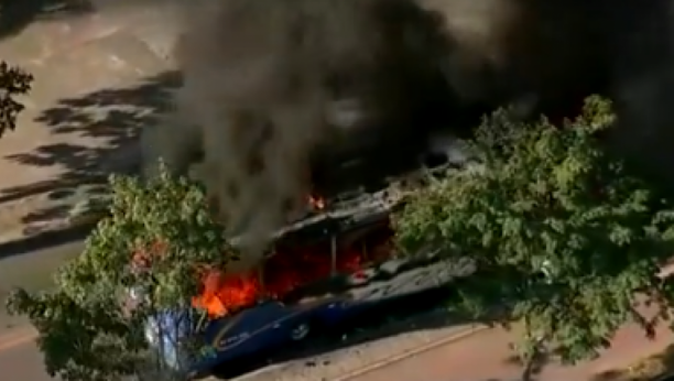 Zapaljeni autobusi u Riju