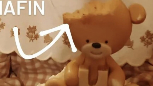 Deca pojela žicu u  kolačima