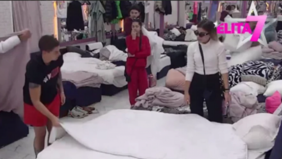 Bojana i Anđela se uselile u krevet