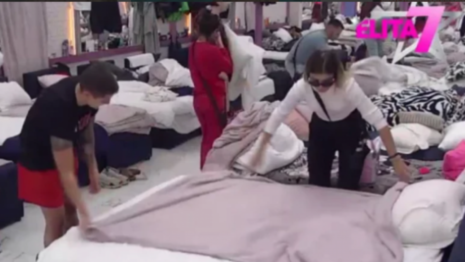 Bojana i Anđela se uselile u krevet