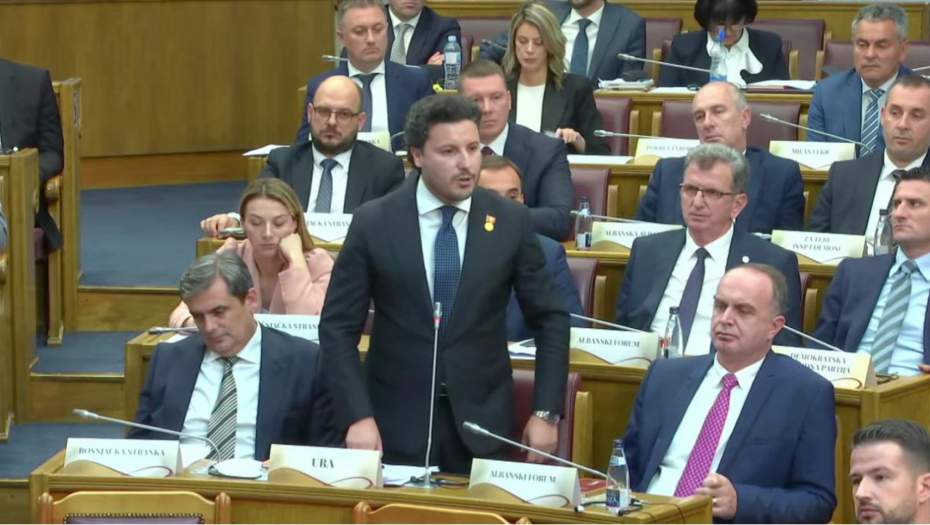 dritana abazović u skupštini crne gore