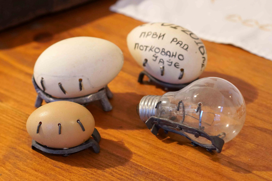 Umetnik iz Lapova potkiva jaja