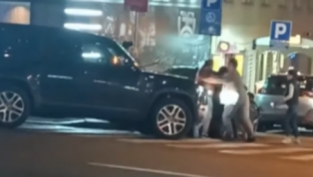 Policija u Prokuplju uhapsila je B. D. (47) iz tog grada osumnjičenog da je ubo nožem dvadesetogodišnjaka tokom tuče više osoba.