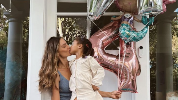 Nina sa ćerkom Norom