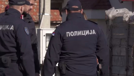 Brzom intervencijom policije, osumnjičeni je savladan i priveden, a po nalogu Višeg javnog tužilaštva u Beogradu, određeno mu je zadržavanje do 48 sati