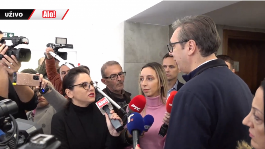 Vučić obilazi hotel 