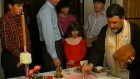 Nekada su se gosti na slavu pozivali lično, ponekad i nekoliko dana unapred. Danas, međutim, sve češće važi nepisano pravilo da se na slavu „ne zove“