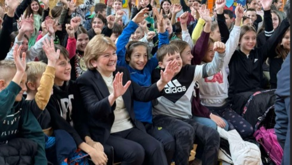 Ministarska zdravlja sa osnovcima o štetnosti pušenja