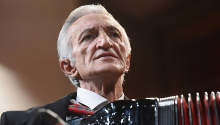 Harmonikaš venčao pola estrade