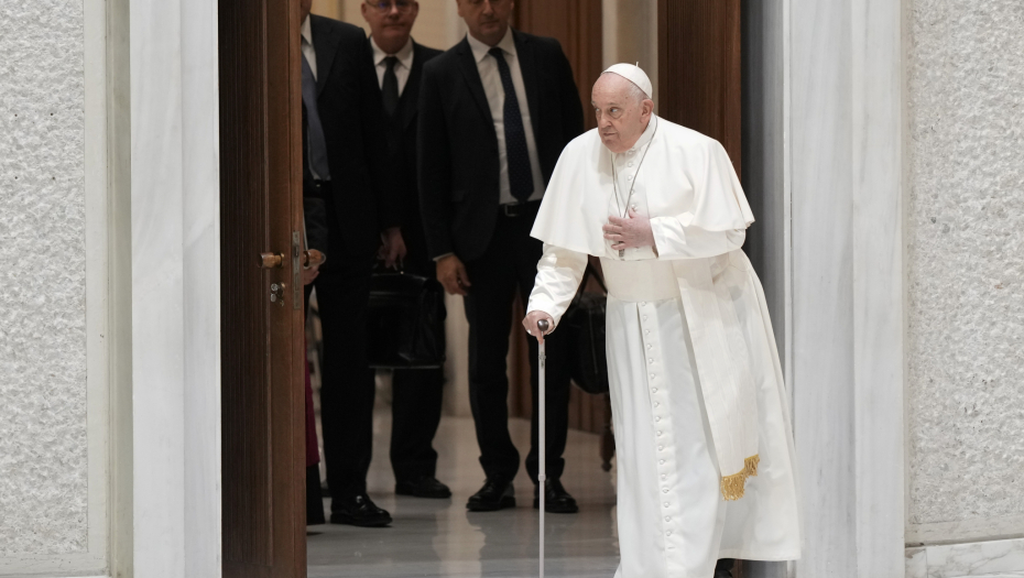 Papa se oseća bolje