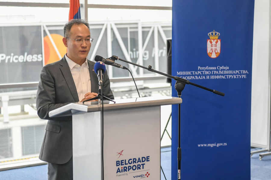 Vesić ispratio studente u Kinu